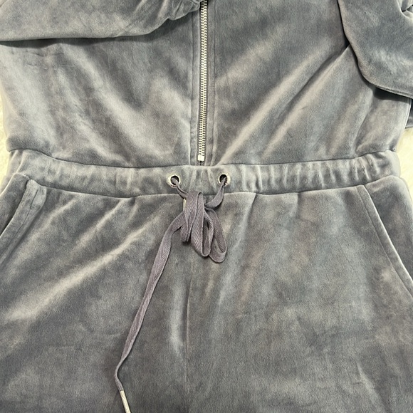 Juicy Couture Gray Velour Hooded Jumpsuit – Size Small - Picture 5 of 10